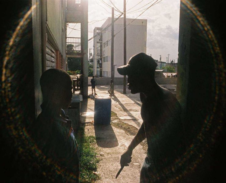 A man in an alleyway with a knife photographed in Kingston by Boogie