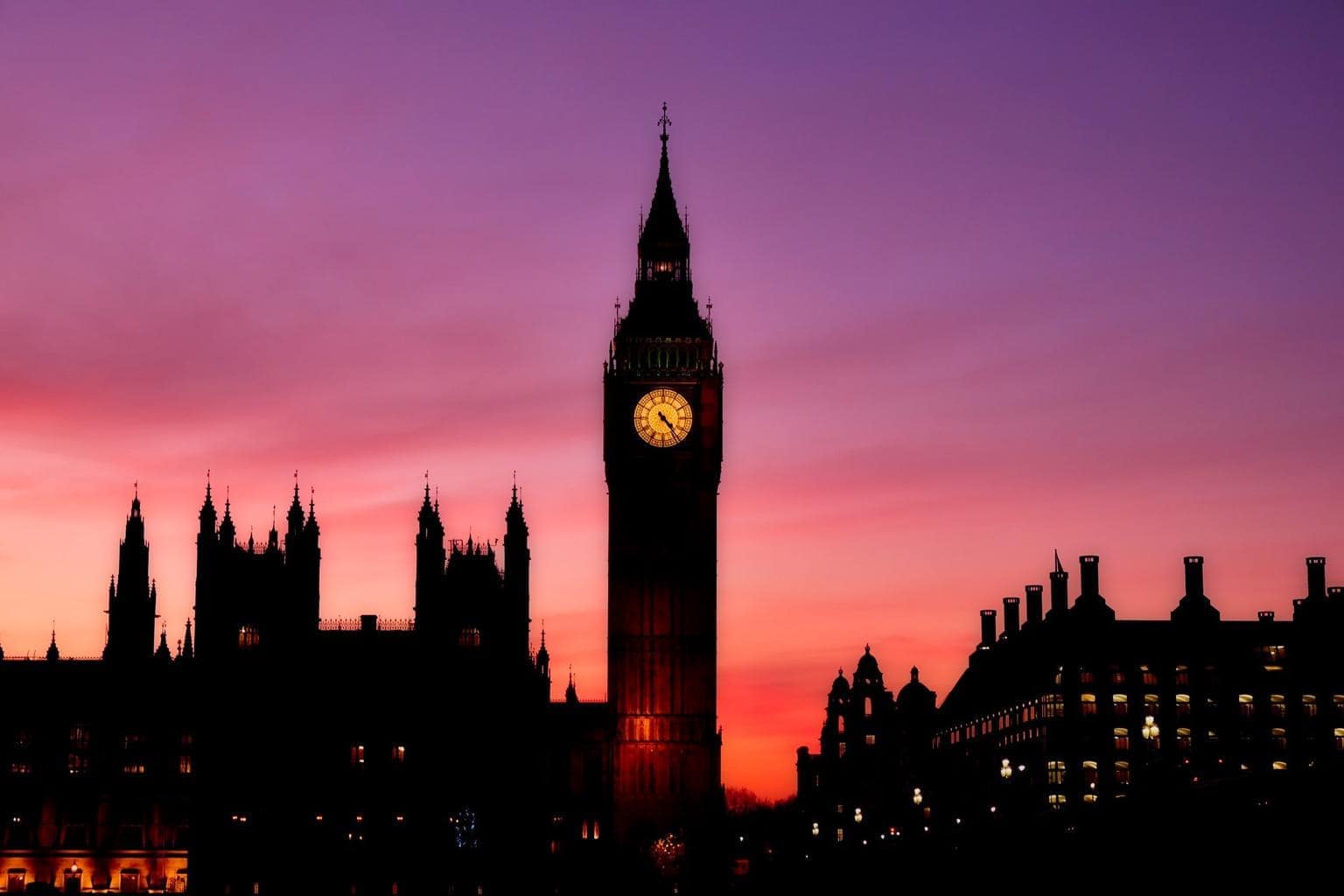The palace of westminster at dusk